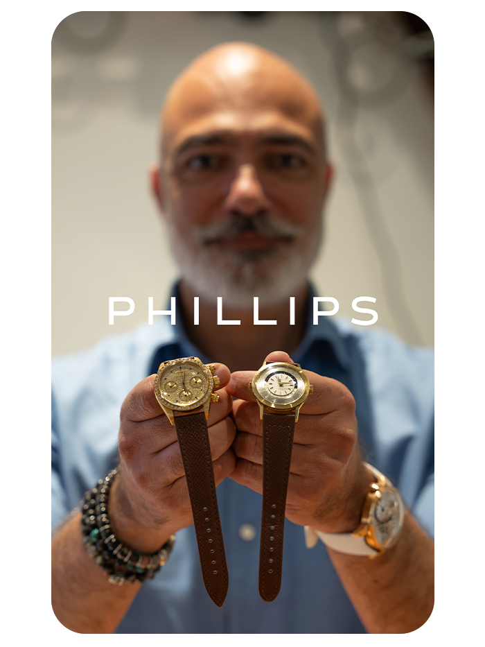 ألكسندر قطبي، رئيس قسم الساعات في أوروبا والشرق الأوسط في شركة فيليبس للساعات، يقدم ساعة رولكس مرجع 6269 من عام 1985